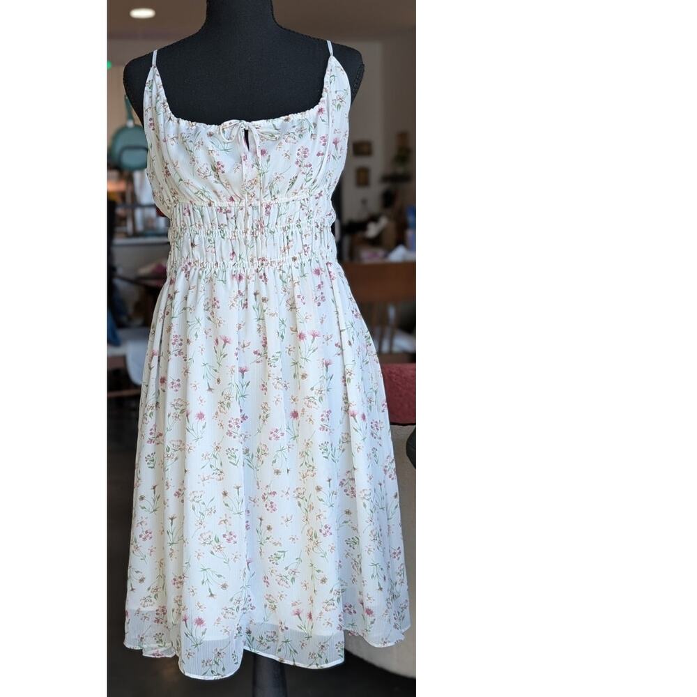 LUCY PARIS Floral Cottagecore Midi Dress Size M Prairie Keyhole Neckline NWT